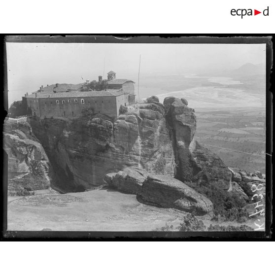 Les Météores (Thessalie). Monastère d'Hagios Stéphanos. [légende d'origine]