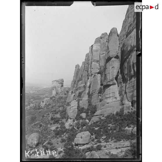 Météores (Thessalie). Monastère de Nicolass Kophinas et le Monastère d'Hagia Morré. [légende d'origine]