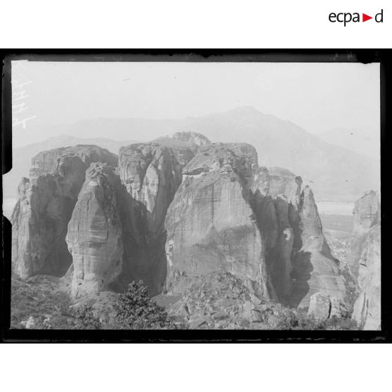 Les Météores (Théssalie). Ensemble des rochers. [légende d'origine]