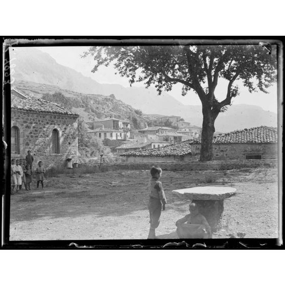 Près Delphes. Le village d'Aracova. [légende d'origine]
