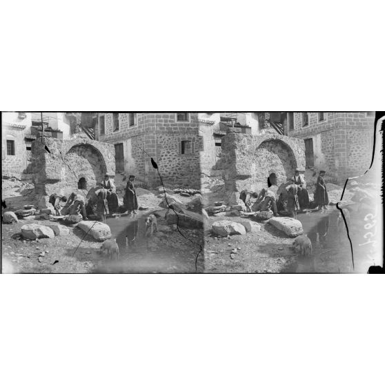 Kalabaka [Kalambaka]. La fontaine. [légende d'origine]