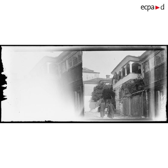 Mont Athos. Cour de la Lavra. [légende d'origine]