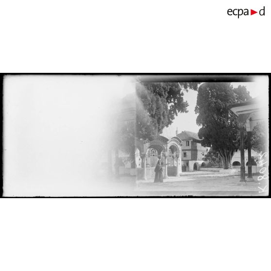 Mont Athos. Monastère de la Lavra. La cour. [légende d'origine]