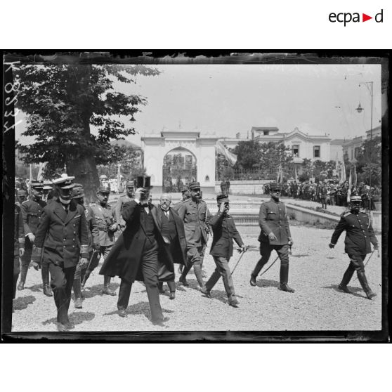 Salonique. Fête de la consécration du gouvernement national. Arrivée de M. M. Venizelos et Danglis. [légende d'origine]