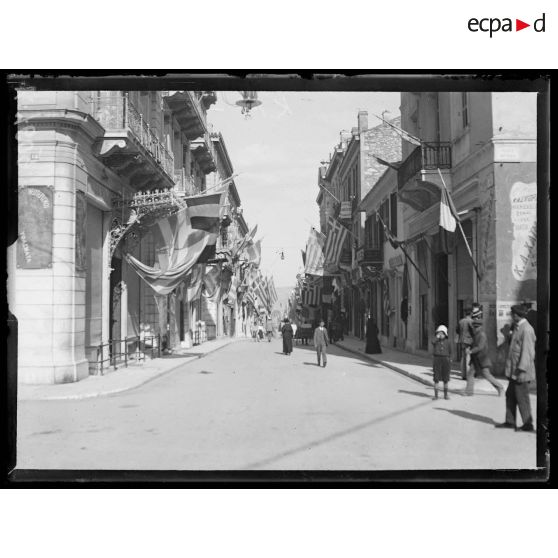 Athènes. Une rue. [légende d'origine]