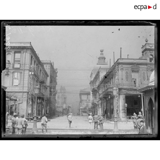 Incendie de Salonique le 19-20 août 1917. Place de la Liberté. [légende d'origine]