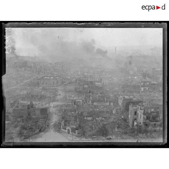 Incendie de Salonique le 19-20 août 1917. Vue d'ensemble du haut du minaret de Sainte Cécile. [légende d'origine]