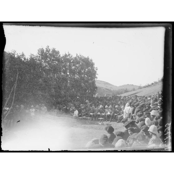 Izvor. Fête de la Sidi-Brahim au 58e bataillon alpin de chasseurs à pied. Représentation théâtrale. [légende d'origine]