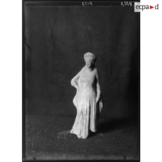 [Pièce archéologique : une petite sculpture.]