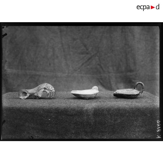 Lampes hellénistiques (tombes de Topsin et tépé de Gona). [légende d'origine]