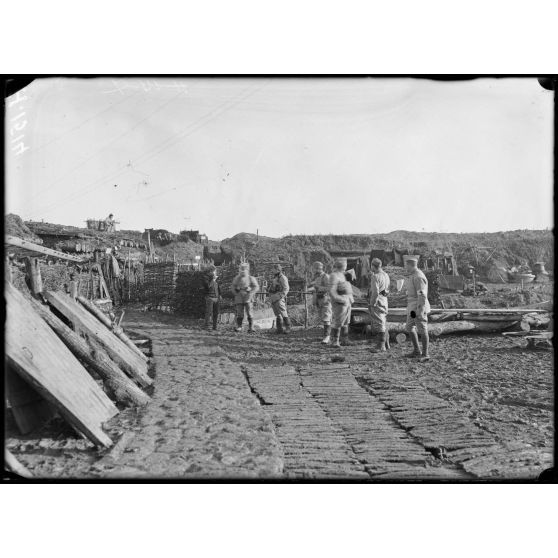 Etang de Parroy. Les abris de la digue. [légende d'origine]