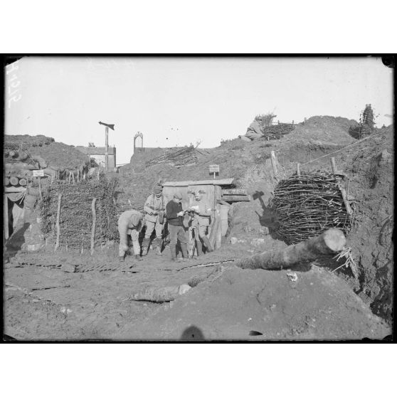 Etang de Parroy. Les abris de la digue. [légende d'origine]
