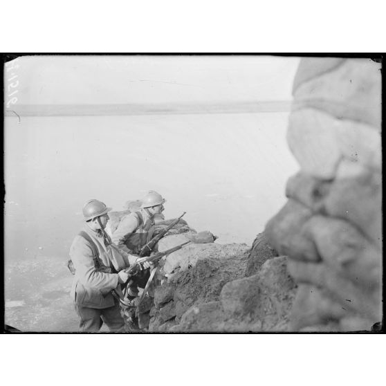 Etang de Parroy. Tranchée nord est débouchant sur l'étang. [légende d'origine]