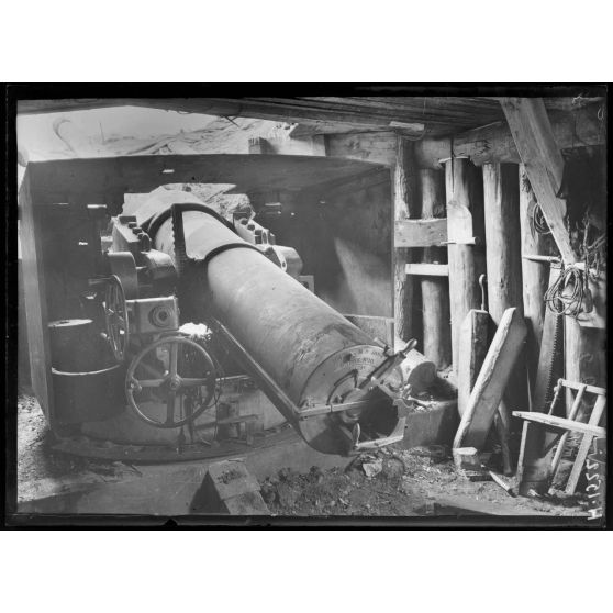 Meurthe-et-Moselle. Pièce Bory de 164,7 de marine dans la casemate. [légende d'origine]
