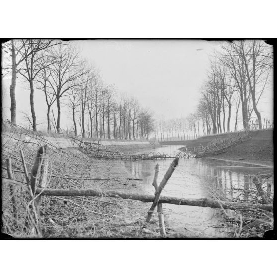Défenses de l'étang de Parroy. Barrage du canal vers Parroy. [légende d'origine]