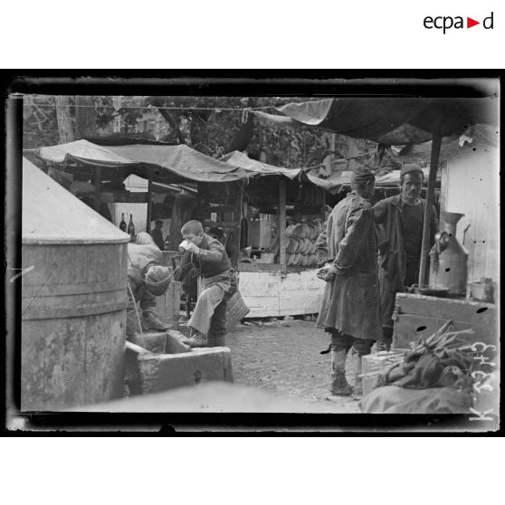 Salonique. Sur la place du marché. [légende d'origine]