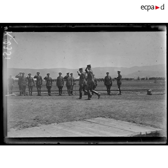 Fête donnée au camp Anglais de Mika Akbunar. Arrivée du général Sarrail. [légende d'origine]