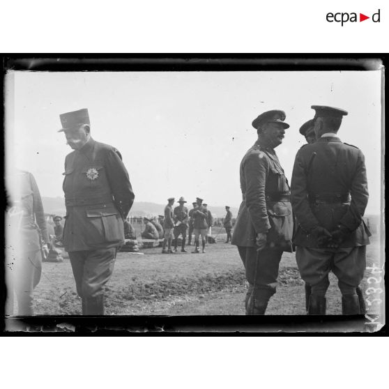 Fête donnée au camp Anglais de Mika Akbunar. Le général Sarrail. [légende d'origine]