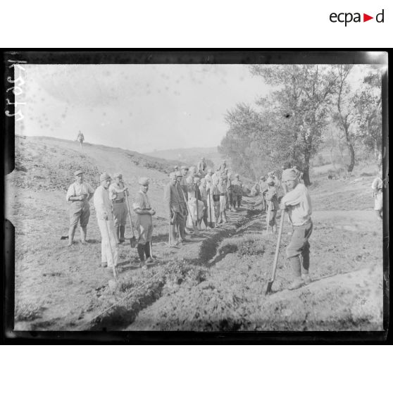 Likovan. Refection du passage d'un ravin. [légende d'origine]