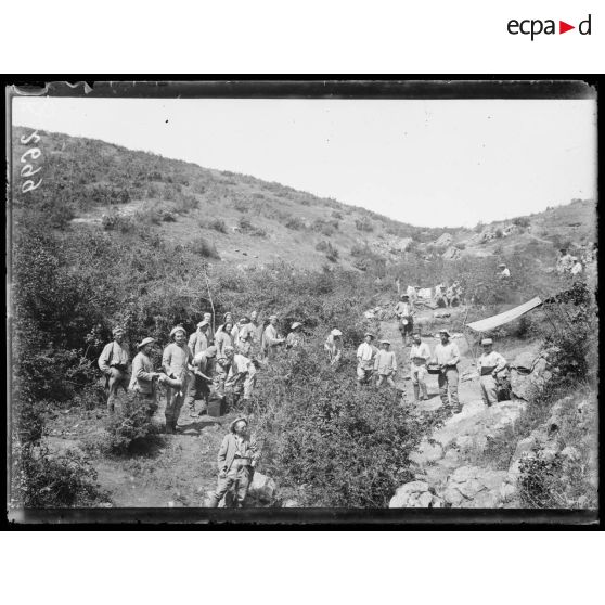 Grandac. Dans un ravin. [légende d'origine]