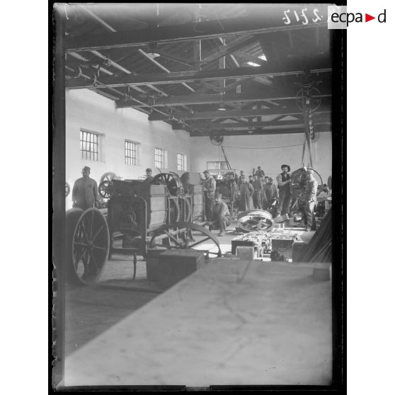 Salonique. Usine Steana Roumana transformée en atelier en fer de l'armement de l'Artillerie Divisionnaire. [légende d'origine]