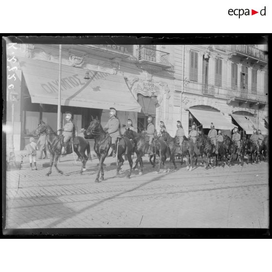 Salonique. Patrouille de gendarmes français. [légende d'origine]