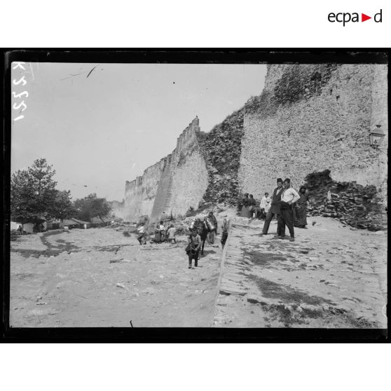 Salonique. Dans la ville haute. [légende d'origine]