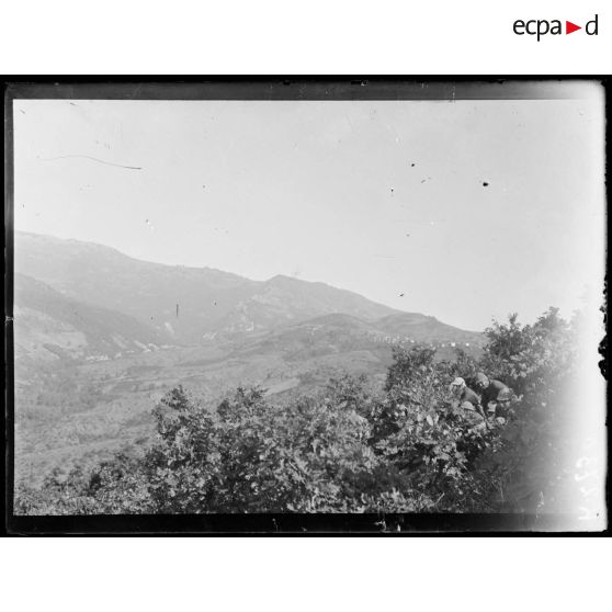 Tzernarika. Postes de mitrailleurs battant les défilés du Grandac. [légende d'origine]