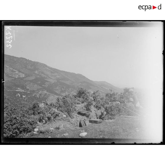 Tzernarika. Hauteur de Grandac. Postes de mitrailleurs battant les défilés. [légende d'origine]