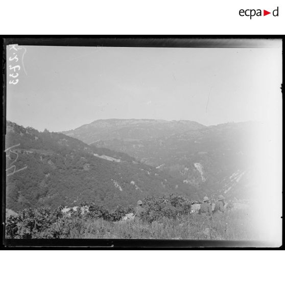 Tzernarika. Hauteur de Grandac. Chasseurs postés dans les tranchées dominant les ligne bulgares. [légende d'origine]