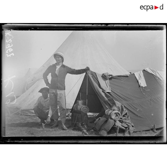 Camp de Zeitenlick. Annamites débarqués le 10 mai. Les tentes. [légende d'origine]