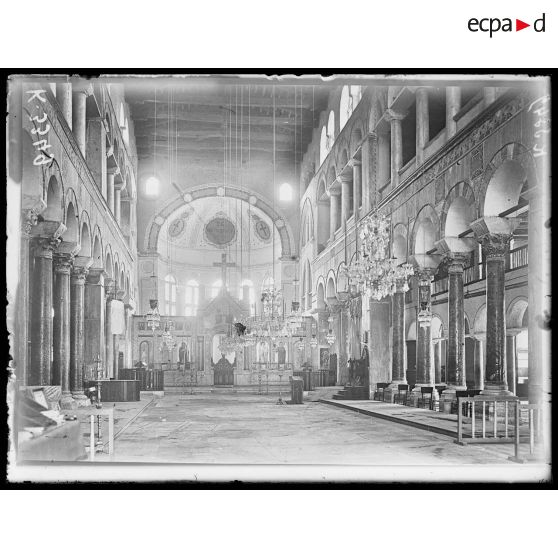 Salonique. Intérieur de Saint Dimitri. [légende d'origine]