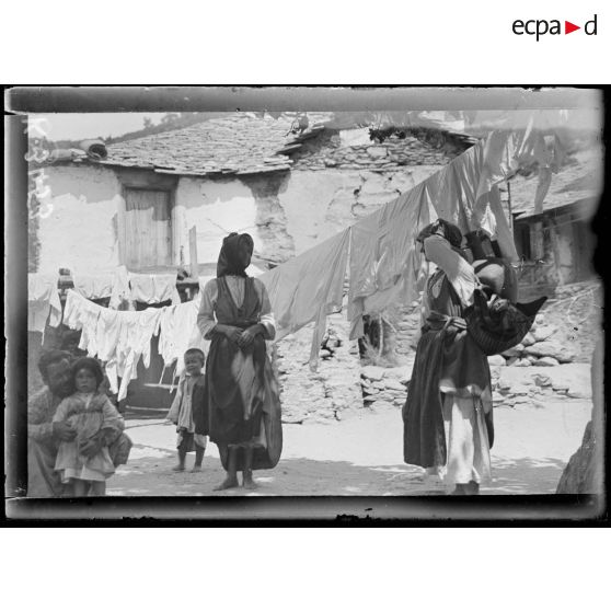 Femmes de Mariès. [légende d'origine]