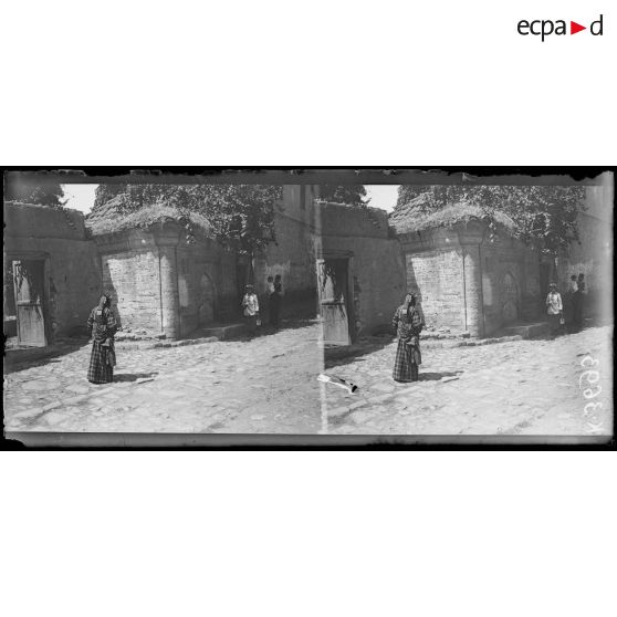 Salonique. Fontaine rue Cassandra. [légende d'origine]