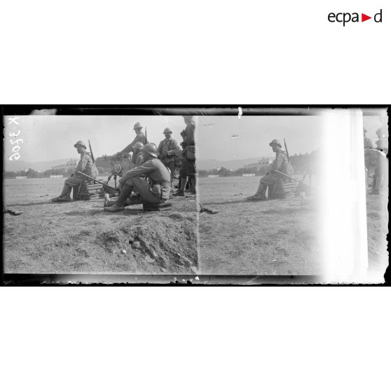 Salonique. 2e jour de la Révolution. Mitrailleuse en position. [légende d'origine]