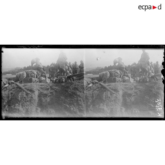 Salonique. 2e jour de la Révolution. Mitrailleuse en position. [légende d'origine]