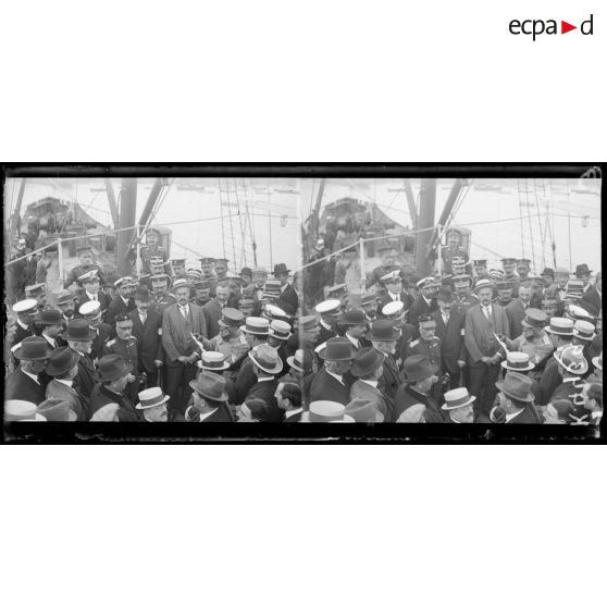 Salonique. A bord de l'Hesperia. Allocution du général Zimbrakakis. [légende d'origine]