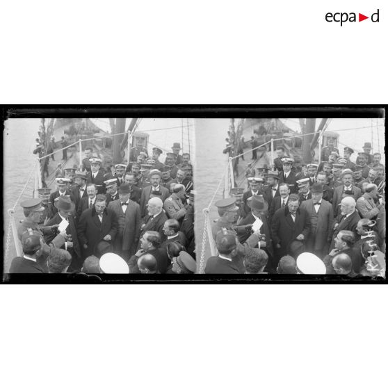 Salonique. A bord de l'Hesperia. Allocution du général Zimbrakakis. [légende d'origine]