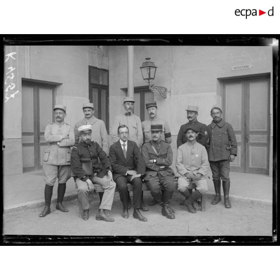 Salonique. Examens du baccalauréat au lycée français. Examinateurs militaires. [légende d'origine]