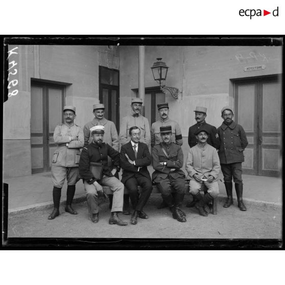 Salonique. Examens du baccalauréat au lycée français. Examinateurs militaires. [légende d'origine]