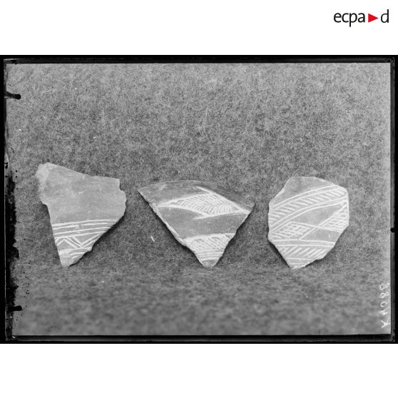 Salonique. Fragments de poteries byzantines. Fouilles de l'armée française en Macédoine. [légende d'origine]