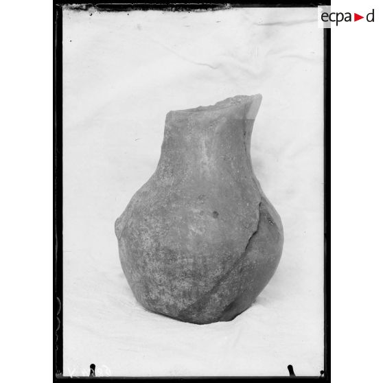 Salonique. Fragments de poteries byzantines. Fouilles de l'armée française en Macédoine. [légende d'origine]