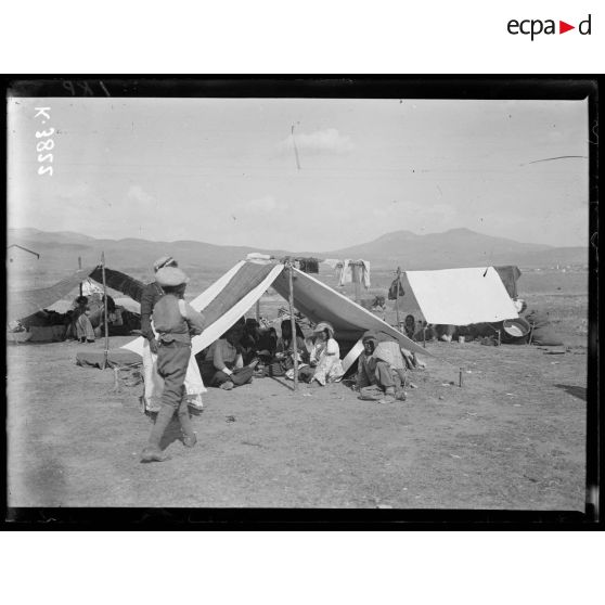 Salonique. Campement de tziganes. [légende d'origine]