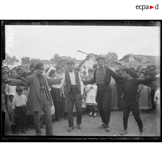 Salonique. Danses de tziganes. [légende d'origine]