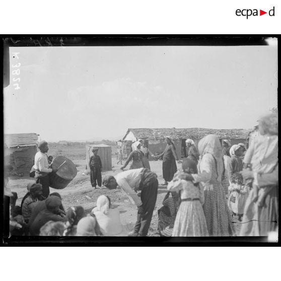 Salonique. Danses de tziganes. [légende d'origine]