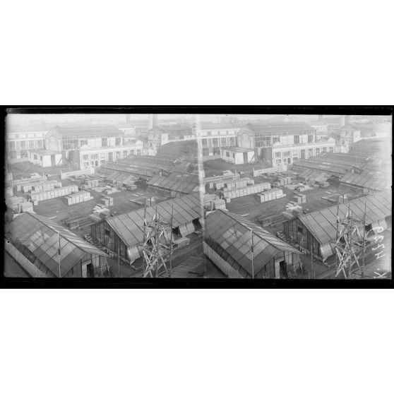 Vincennes. Ateliers de fabrication des baraquements Adrian. Vue à vol d'oiseau. [légende d'origine]