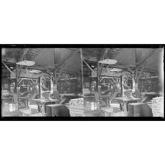 Vincennes. Ateliers de construction de l'intendance. La scierie. [légende d'origine]