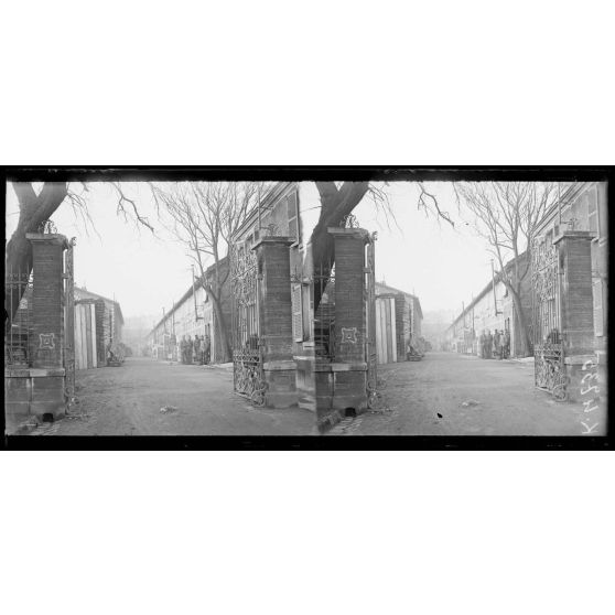 Vincennes. Ateliers de construction de l'intendance. Entrée des ateliers. [légende d'origine]