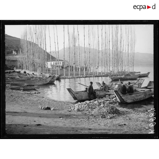Kastoria. Les barques du lac. [légende d'origine]