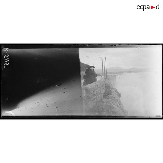 Marseille. Effet de vague sur la Corniche. [légende d'origine]